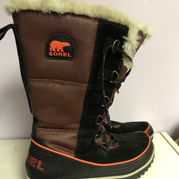 Sorel Shoes - Sorel boots burgundy with black bottom Sz 9 NEW